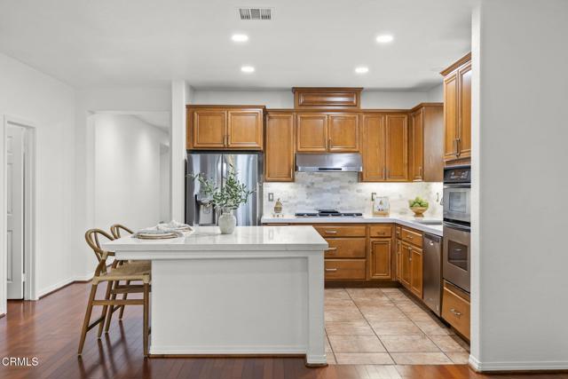 3806 Golden Pond Drive, Camarillo CA: https://media.crmls.org/mediaz/ad307eaa-3802-44f5-b041-de592c58e236.jpg