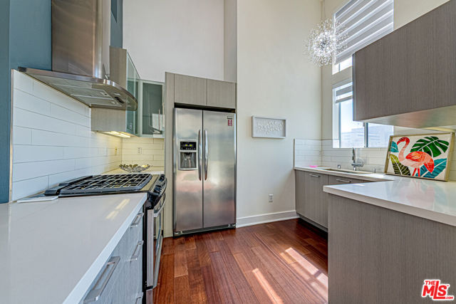 600 S Ridgeley Drive, Los Angeles CA: https://media.crmls.org/mediaz/ad308441-6609-4037-90c9-025e581eaeb0.jpg