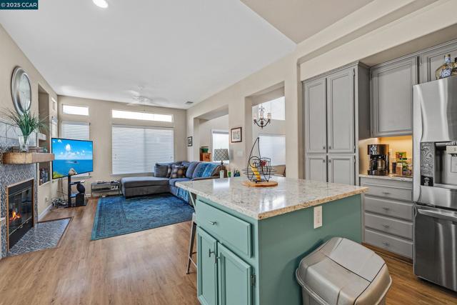 967 Heather Ln, San Lorenzo CA: https://media.crmls.org/mediaz/ad309c32-e9bc-40a7-97e0-cf90c8f6efef.jpg