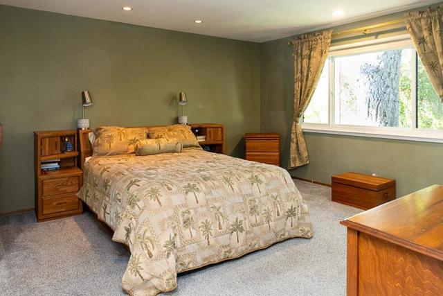 3523 Oak Drive, Menlo Park CA: https://media.crmls.org/mediaz/ad31474c-88ef-4ba8-bac5-98953d9d3bab.jpg
