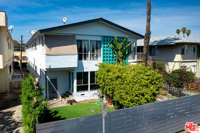 2051 S Corning Street, Los Angeles CA: https://media.crmls.org/mediaz/ad3168b1-4e78-42a7-b0ff-2bfcd8173254.jpg