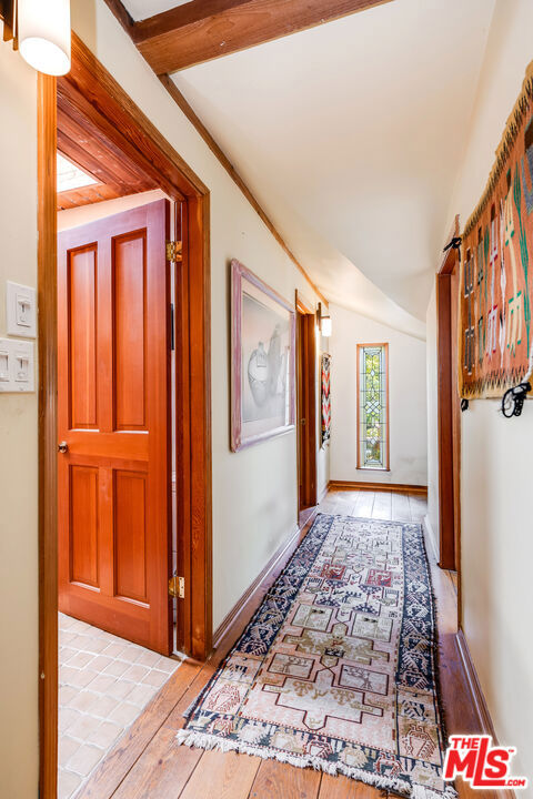 454 E Rustic Road, Santa Monica CA: https://media.crmls.org/mediaz/ad3186ea-69ae-4203-84ac-4f56643150bb.jpg