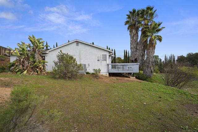 8016 Sterling Dr, El Cajon CA: https://media.crmls.org/mediaz/ad322fd8-2118-4d76-982e-5ce34c6d494d.jpg
