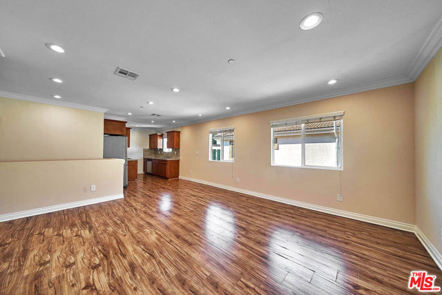 1142 S Mariposa Avenue, Los Angeles CA: https://media.crmls.org/mediaz/ad333a0b-0ba5-4d0f-9ecf-165a68ca4de9.jpg