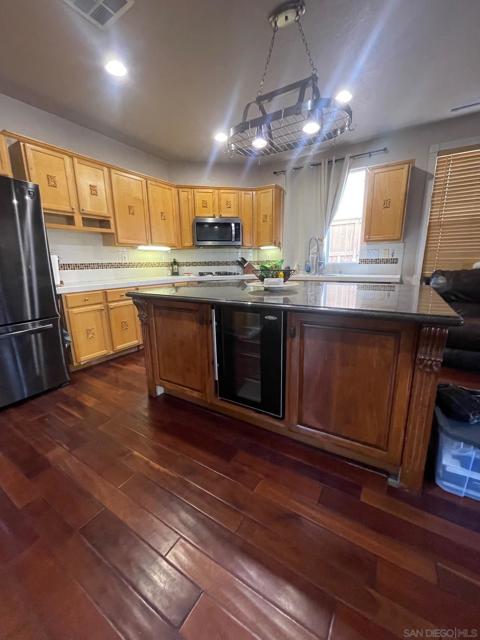 5192 Emerald Cove, San Diego CA: https://media.crmls.org/mediaz/ad335e77-2419-4abf-a6ca-ec0255ae517d.jpg