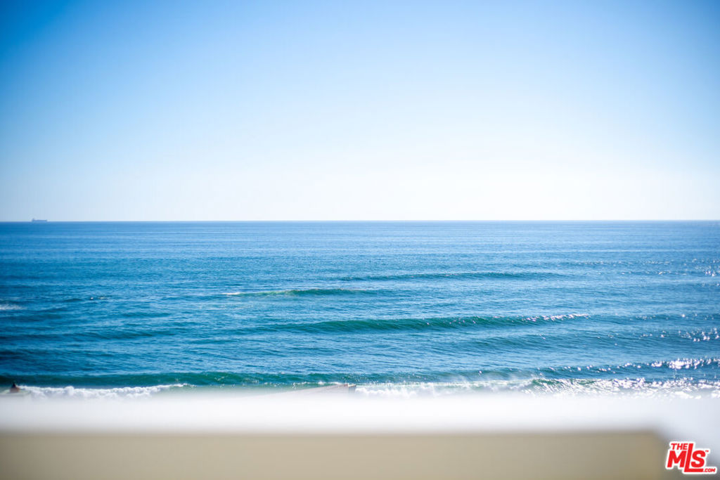 https://media.crmls.org/mediaz/ad33652e-6a2e-4cb4-8567-c69ada6f29a3.jpg?preset=X-Large
