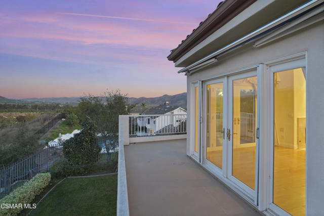 7111 Los Coyotes Place, Camarillo CA: https://media.crmls.org/mediaz/ad3423a1-d73f-4227-b122-68dbf7fca28c.jpg