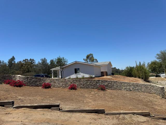 28676 Mountain Lilac Road, Escondido CA: https://media.crmls.org/mediaz/ad3451a3-cd52-48b1-a26d-0e9ec3410bbc.jpg