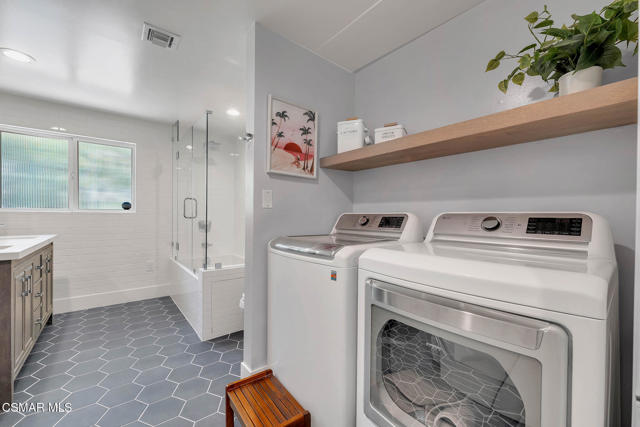 17032 Cotter Place, Encino CA: https://media.crmls.org/mediaz/ad34f9cf-1720-432c-86bf-56f23c68f34b.jpg