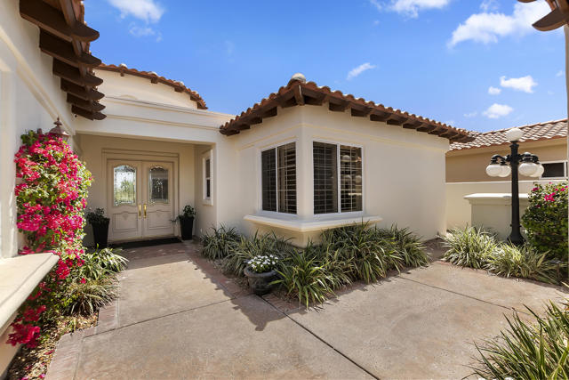 48644 Vista Palomino, La Quinta CA: https://media.crmls.org/mediaz/ad3511b2-2605-4d73-b1c0-fb64502cf4bf.jpg