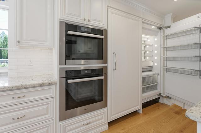 3252 Woodview Dr, Lafayette CA: https://media.crmls.org/mediaz/ad3592f0-199f-42fd-9f4a-d63dc2d0dff6.jpg