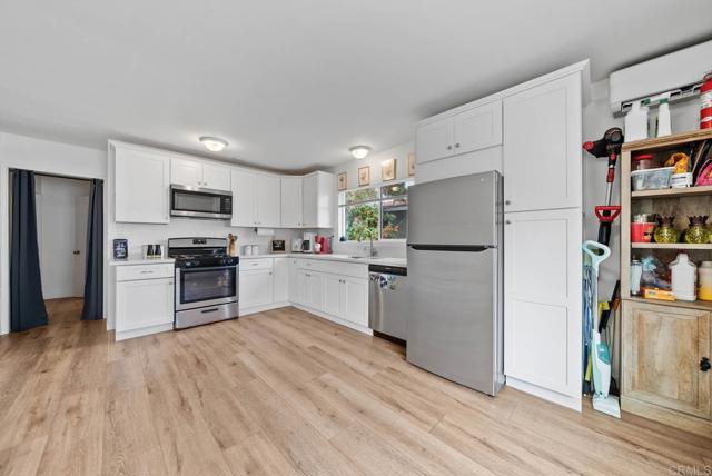 42 48 E 5Th Street, National City CA: https://media.crmls.org/mediaz/ad3605a1-7049-4172-b416-b96e9dcdffd7.jpg