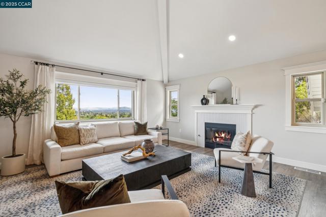 1019 Silverhill Drive, Lafayette CA: https://media.crmls.org/mediaz/ad360ab8-20c6-4250-9430-73fda8239ffb.jpg
