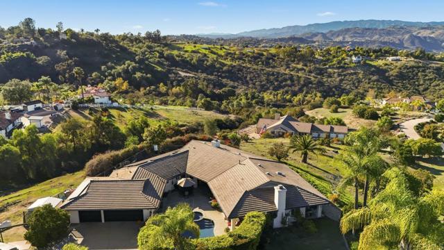 1524 Zutano Lane, Fallbrook CA: https://media.crmls.org/mediaz/ad3645c8-aea8-4b8d-987a-625554a9d2b7.jpg