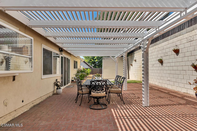 30 S Ellis Place, Newbury Park CA: https://media.crmls.org/mediaz/ad36fdc3-5caa-4330-90ba-c4caa8b32590.jpg