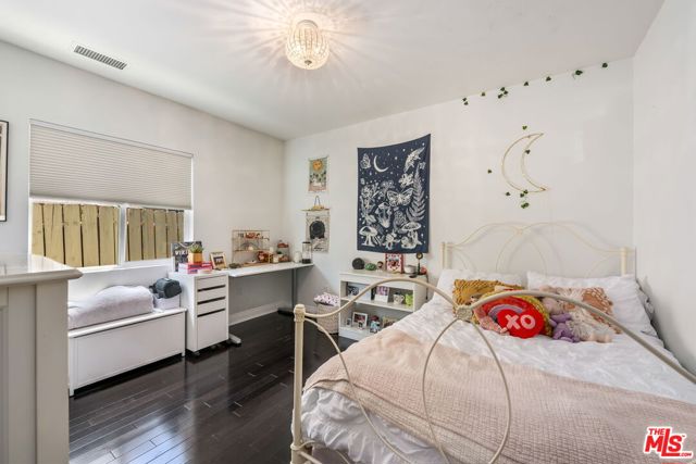 4223 Wilkinson Avenue, Studio City CA: https://media.crmls.org/mediaz/ad371dda-cb5e-4006-988c-0c96a8e070ce.jpg
