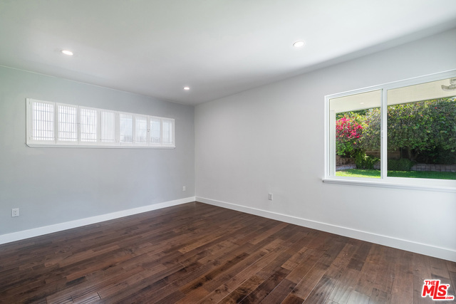 5412 S HOLT Avenue, Los Angeles CA: https://media.crmls.org/mediaz/ad371fe6-e965-4aae-847f-b52db54e31d5.jpg