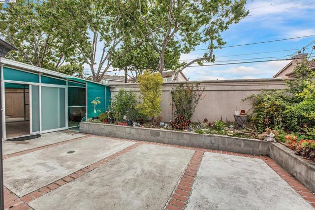 1205 Amber Court, San Leandro CA: https://media.crmls.org/mediaz/ad3777d4-8902-4cb5-a352-305c058fcb2d.jpg