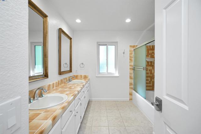 311 Andros Dr, San Ramon CA: https://media.crmls.org/mediaz/ad3785c4-79e5-4b4d-bdea-5b25769d7ab8.jpg