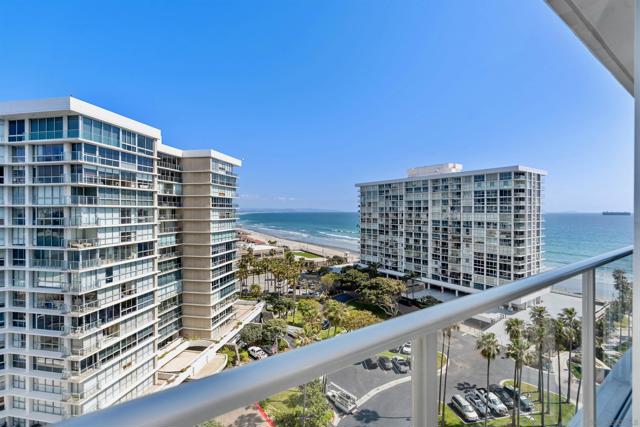 1810 Avenida Del Mundo, Coronado CA: https://media.crmls.org/mediaz/ad378f54-32f1-47ea-a63b-696c909e359e.jpg