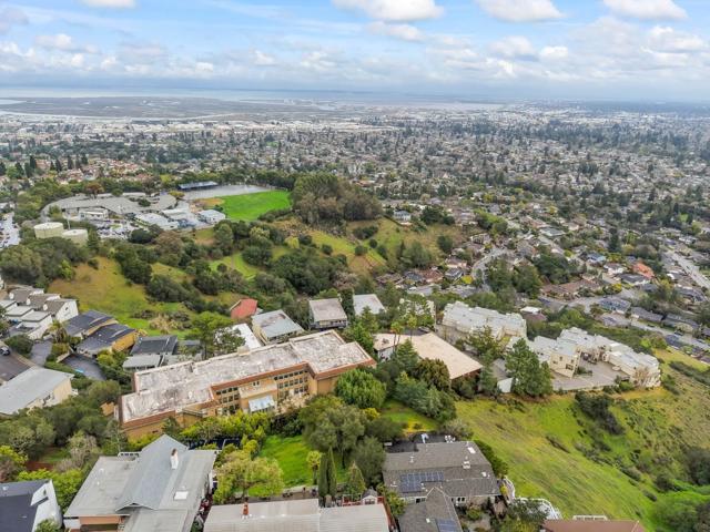 416 Portofino Drive, San Carlos CA: https://media.crmls.org/mediaz/ad37afef-4102-445f-bba2-4b5454955c74.jpg