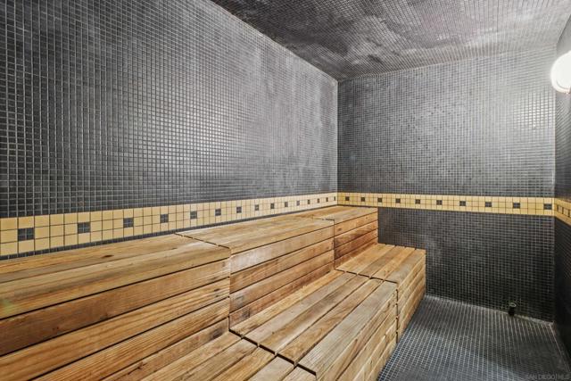 700 Front St, San Diego CA: https://media.crmls.org/mediaz/ad3822dd-e5c0-4c45-8658-a3442f01913a.jpg
