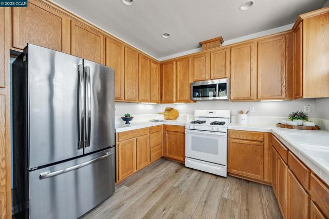 47 Matisse Ct, Pleasant Hill CA: https://media.crmls.org/mediaz/ad3835a6-40a7-49ad-9907-f43e3f513084.jpg