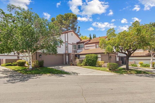 105 Calle Nivel, Los Gatos CA: https://media.crmls.org/mediaz/ad383838-2615-40cf-86fb-9e4ad46035e0.jpg