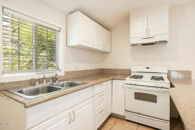 11215 Lull Street, Sun Valley CA: https://media.crmls.org/mediaz/ad390031-3ef7-4de7-b9d3-c26eb699e695.jpg