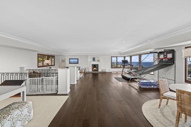 6404 La Jolla Scenic Drive S, La Jolla CA: https://media.crmls.org/mediaz/ad3927e3-8b69-4c9b-8270-247ab569b705.jpg