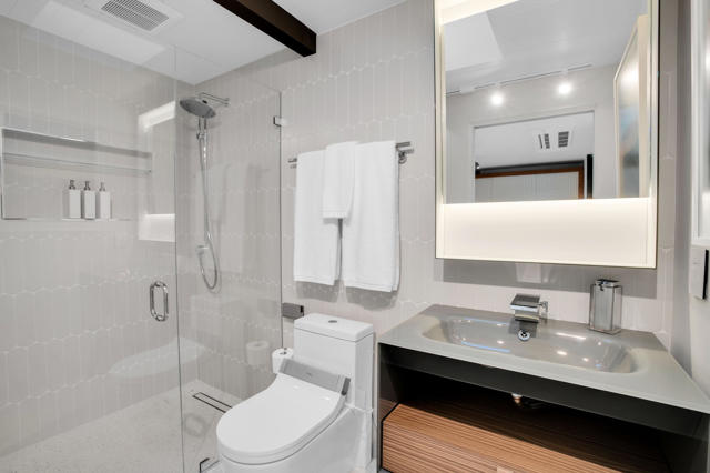 Image 42 of 83 For 992 La Jolla Road