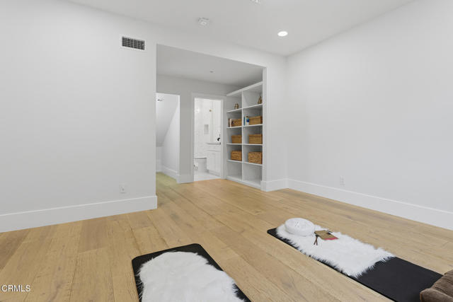 Detail Gallery Image 22 of 54 For 550 Unique Ln, Simi Valley,  CA 93065 - 5 Beds | 5/1 Baths