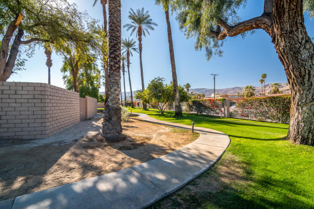 74042 Catalina Way, Palm Desert CA: https://media.crmls.org/mediaz/ad3af303-298d-4e5f-9468-6c98a36fdd34.jpg