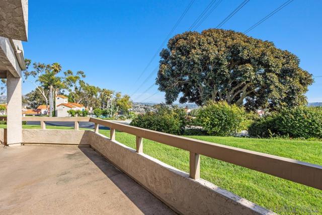 1914 Swallow Ln, Carlsbad CA: https://media.crmls.org/mediaz/ad3affbf-80ac-4a8b-9e4e-7f201ec6ee94.jpg