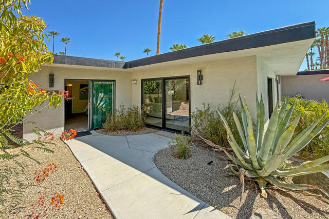 783 N Rose Avenue, Palm Springs CA: https://media.crmls.org/mediaz/ad3b4655-18d5-4718-be96-7e98ea4abd97.jpg