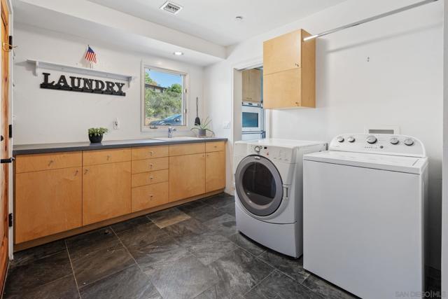 27615 Alps Ln, Escondido CA: https://media.crmls.org/mediaz/ad3b6bc9-57d8-4674-9a9c-bc5a7286c56f.jpg