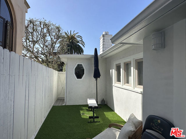 440 Howland Canal, Venice CA: https://media.crmls.org/mediaz/ad3bafd7-c6cb-44c3-8cbe-8a96ed292d57.jpg