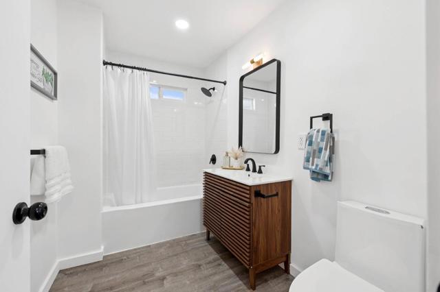 441 Vera Avenue, Redwood City CA: https://media.crmls.org/mediaz/ad3bcea1-fc75-45af-b132-d8424e3288c0.jpg