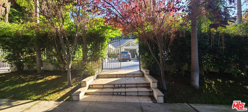 1258 A Coldwater Canyon Drive