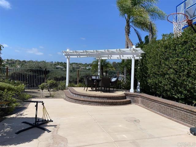 3364 Avenida Nieve, Carlsbad CA: https://media.crmls.org/mediaz/ad3c8e32-21dd-42a9-86d4-9802284f08a7.jpg