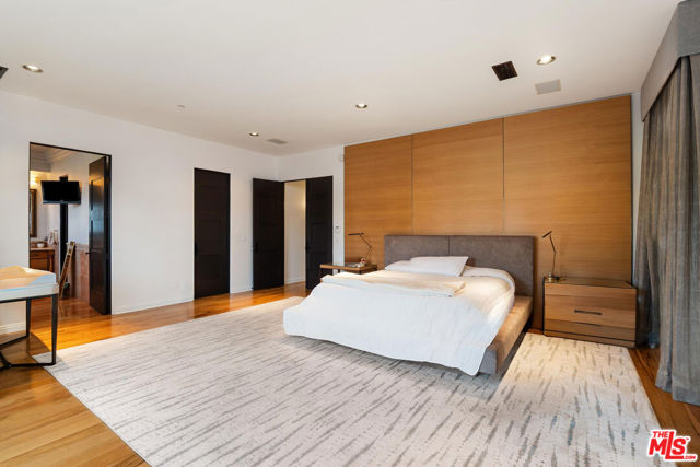 327 22nd Street, Santa Monica CA: https://media.crmls.org/mediaz/ad3ce5f1-e5e9-4408-b67c-f7ed7607587a.jpg