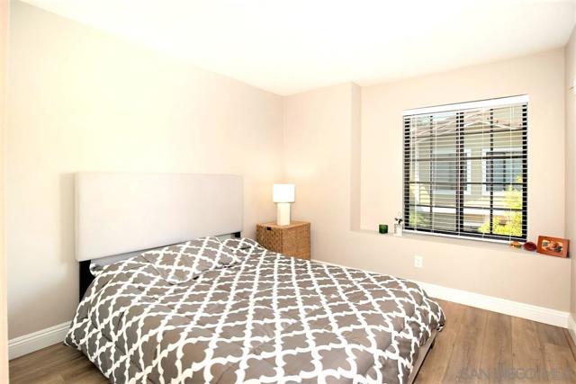 3949 Caminito Del Mar Surf, San Diego CA: https://media.crmls.org/mediaz/ad3d5ab7-9283-4308-975d-b2907620bdeb.jpg