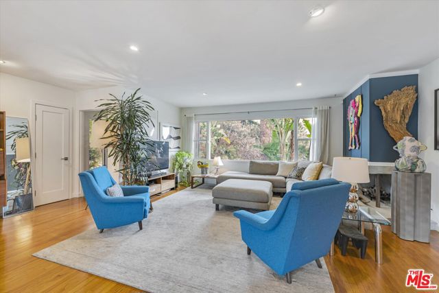 2316 Laurelmont Place, Los Angeles CA: https://media.crmls.org/mediaz/ad3daea0-f658-408a-b1ca-d9071a06126b.jpg