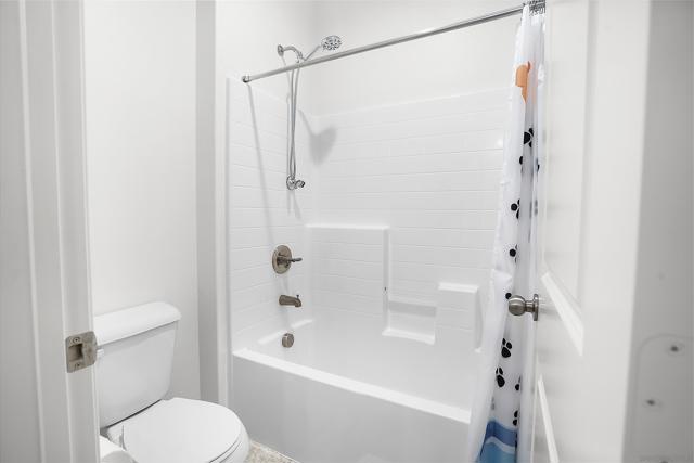 1716 Moon Orchid Ave, Chula Vista CA: https://media.crmls.org/mediaz/ad3e384e-09cd-4db4-8b31-d1a2e7b8ba03.jpg