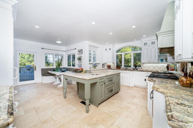 5 Rolling View Lane, Fallbrook CA: https://media.crmls.org/mediaz/ad3e5d88-d661-490c-854d-2f6b66271507.jpg