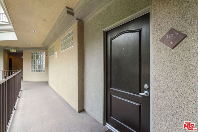 10275 Missouri Avenue, Los Angeles CA: https://media.crmls.org/mediaz/ad3e7332-461f-4ed1-b62e-29daf7f02f87.jpg