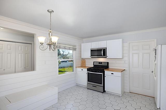 Detail Gallery Image 12 of 65 For 6447 Seascape Dr, San Diego,  CA 92139 - 4 Beds | 2 Baths