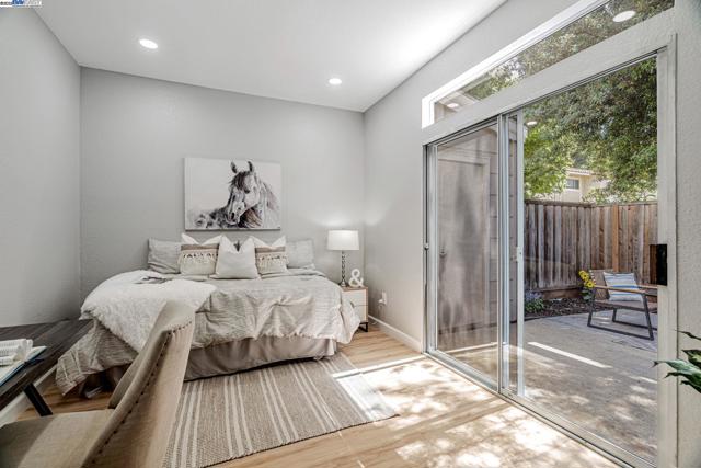 Image 14 of 26 For 419 Saint Emilion Ct