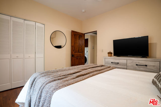 1331 N Sycamore Avenue, Los Angeles CA: https://media.crmls.org/mediaz/ad3f578c-b391-4634-aef4-834f29a1ac43.jpg
