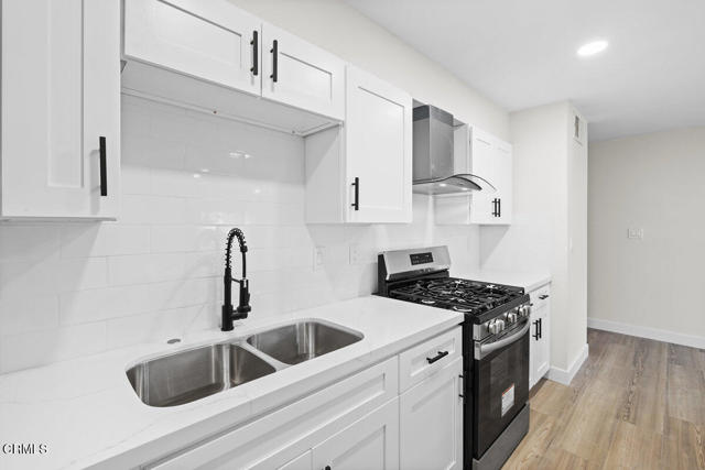 566 Ebbtide Circle, Port Hueneme CA: https://media.crmls.org/mediaz/ad40ad4a-f4a4-4223-9d35-4f593e58093e.jpg